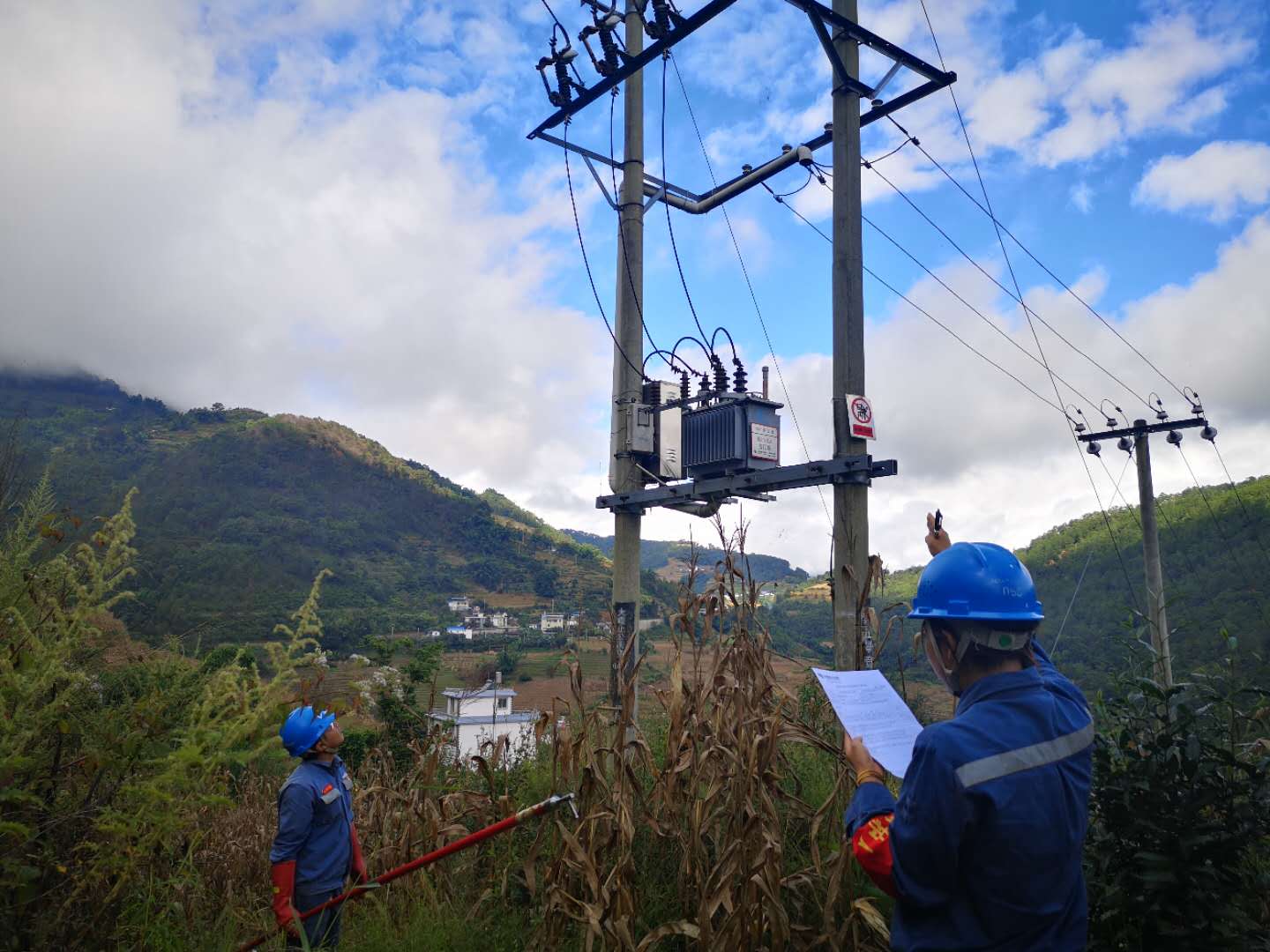 臨滄云縣供電局開展線路維護改造，全面提升供電可靠性