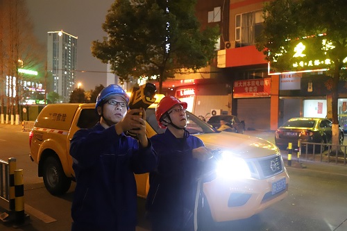 國網(wǎng)寧波市鄞州區(qū)供電：夜間特巡測溫線路，保障安全可靠供電