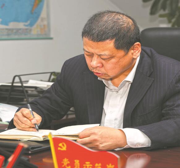 有他在，大家心里就有底了——記國(guó)家電網(wǎng)有限公司特等勞動(dòng)模范汪波