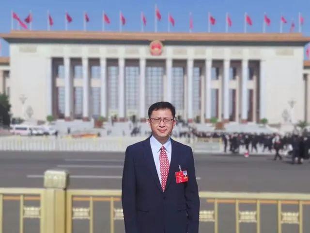 加快推動新能源行業(yè) 與人工智能融合創(chuàng)新——訪全國人大代表、樂山太陽能研究院院長姜希猛