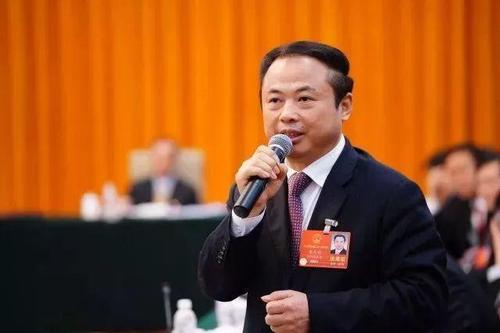 發(fā)展智慧型儲能電站 助力實現(xiàn)“碳達峰、碳中和”——訪全國人大代表、天能控股集團董事長張?zhí)烊? width=