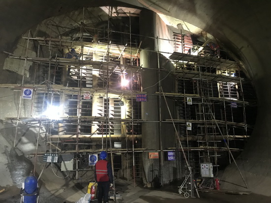 國網(wǎng)劉家峽水電廠7、8號機組進水口攔污柵補焊打磨修復(fù)順利完成