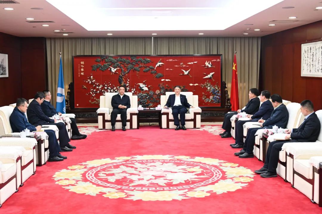 溫樞剛會見哈電集團董事長、黨委書記曹志安