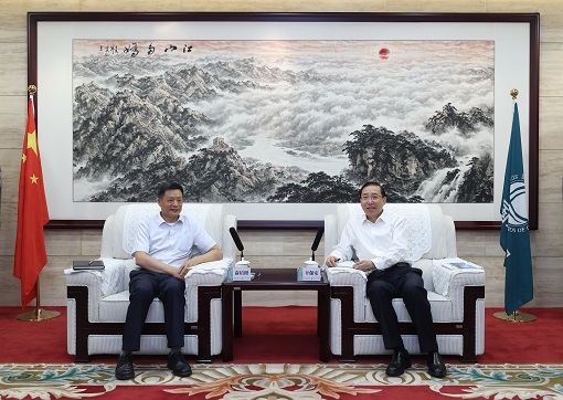國(guó)家電網(wǎng)有限公司董事長(zhǎng)、黨組書記辛保安與東方電氣集團(tuán)董事長(zhǎng)俞培根會(huì)談