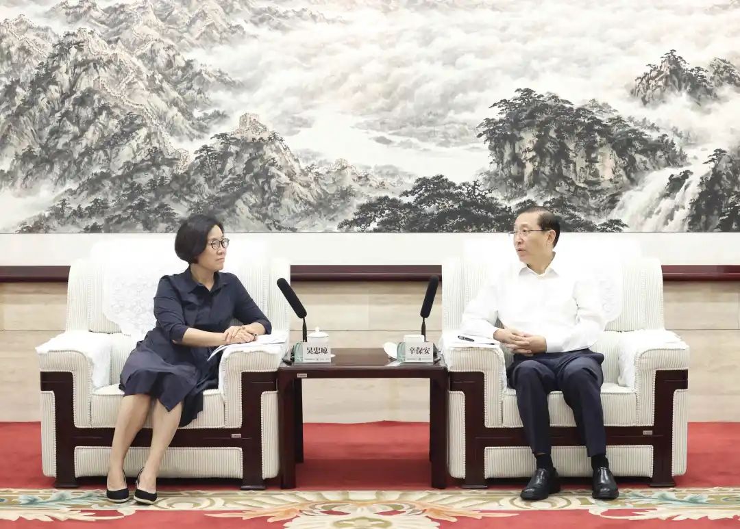國家電網(wǎng)董事長、黨組書記辛保安與江西省委副書記、贛州市委書記吳忠瓊會談