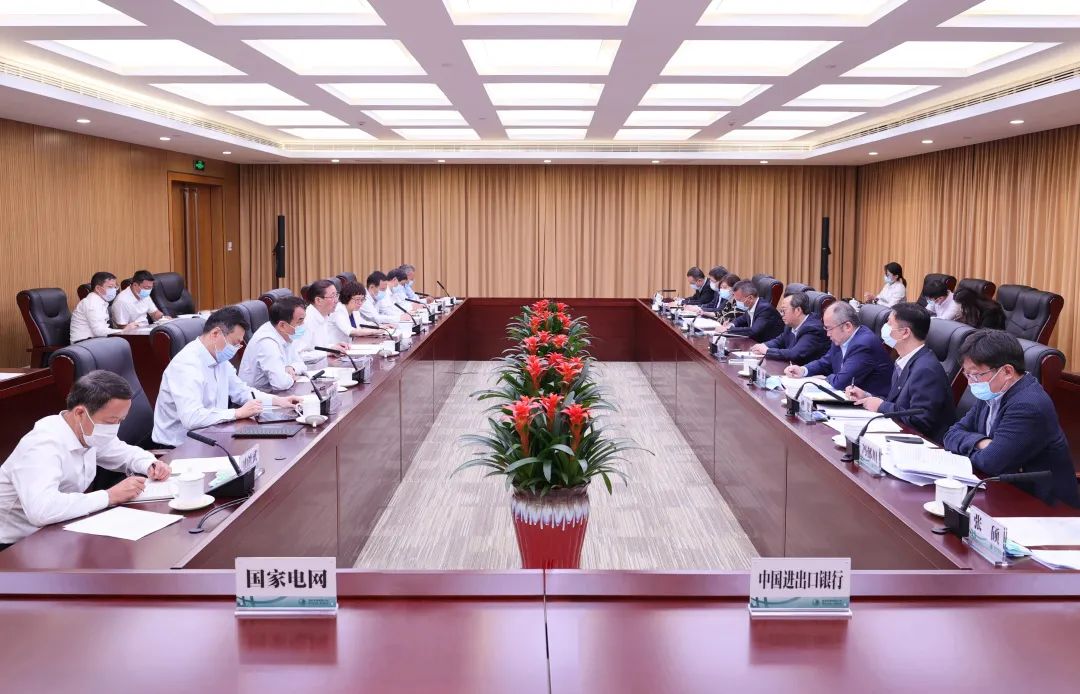 國家電網(wǎng)公司董事長、黨組書記辛保安與進出口銀行董事長吳富林會談