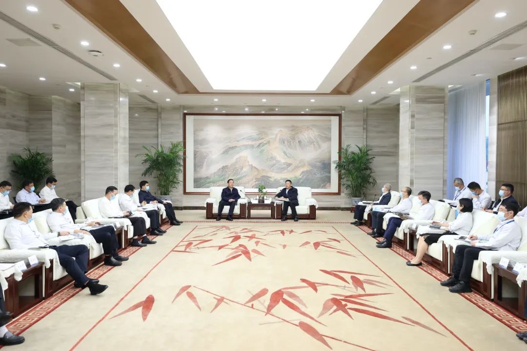 國家電網(wǎng)公司董事長、黨組書辛保安與東方電氣集團(tuán)董事長俞培根、總經(jīng)理徐鵬會談