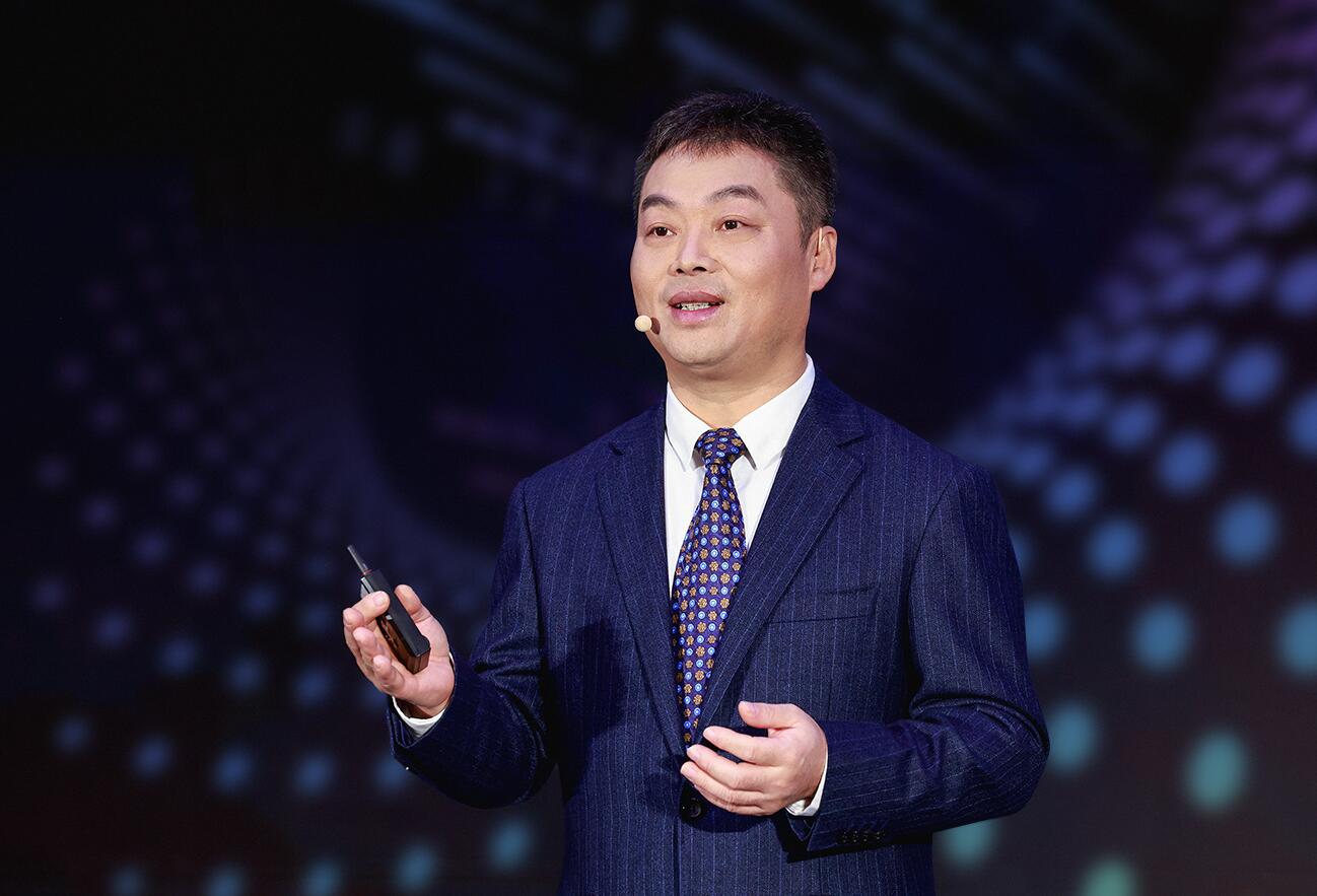 華為云CEO張平安：構(gòu)筑行業(yè)云底座，一切皆服務(wù)