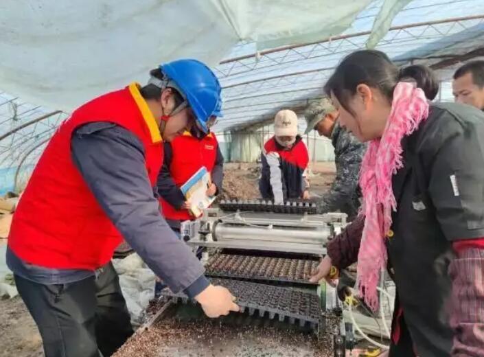 國網(wǎng)新疆電力公司貼心服務(wù)，為春耕春灌用電保駕護航