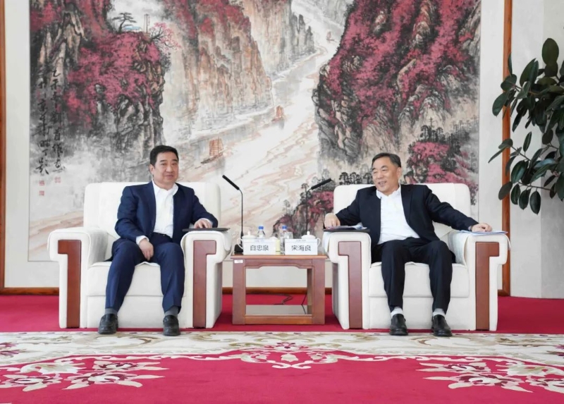 中國能建黨委書記、董事長宋海良與中國電氣裝備黨委書記、董事長白忠泉會(huì)談