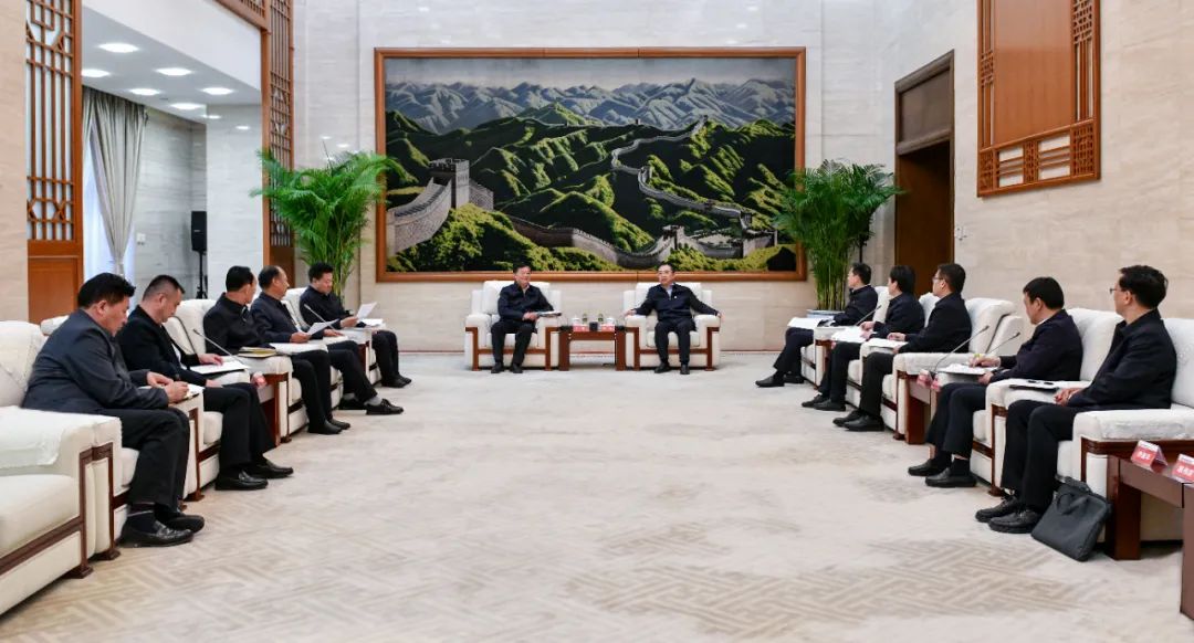 大唐集團黨組書記、董事長鄒磊與青海省海南州委書記呂剛、州長尕瑪朋措會談