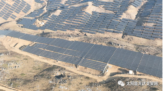 安泰科柔性太陽能光伏支架助力全國海拔最高、坡度最大光伏項(xiàng)目