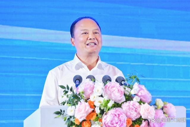 全國工商聯(lián)副主席，通威集團(tuán)董事局主席劉漢元：加快建設(shè)可再生能源 構(gòu)建川渝清潔能源一體化