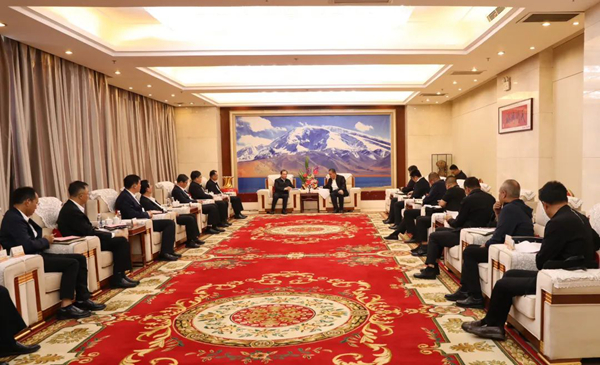 華電集團(tuán)黨組書記、董事長江毅與喀什地委副書記、行署專員艾尼瓦爾·吐爾遜舉行會談