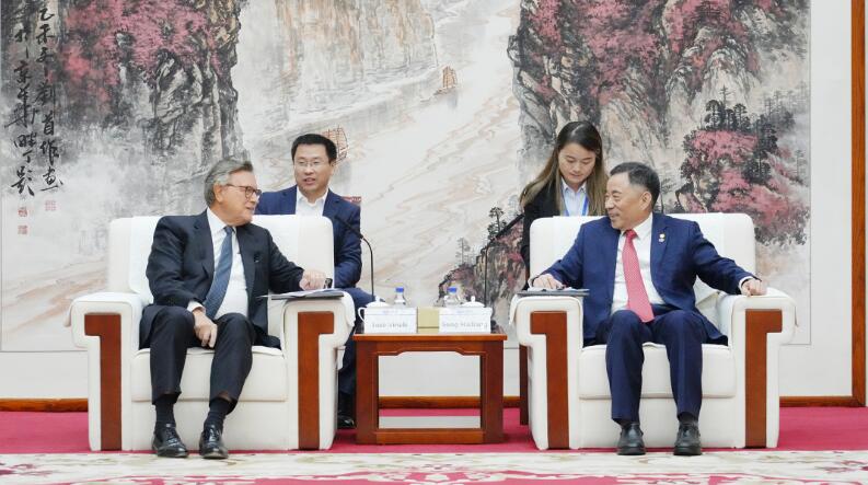 中國能建黨委書記、董事長宋海良與渣打集團主席韋浩思會談