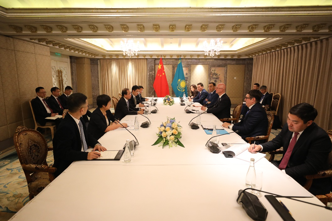 華電集團(tuán)董事長、黨組書記江毅拜會哈薩克斯坦第一副總理羅曼·斯卡利亞爾
