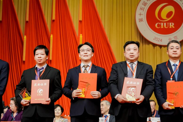 中國(guó)能建綠色建材公司黨委書(shū)記、董事長(zhǎng)，綠色先進(jìn)材料研究院院長(zhǎng)蔣洋榮獲“2023年中國(guó)產(chǎn)學(xué)研合作創(chuàng)新獎(jiǎng)”