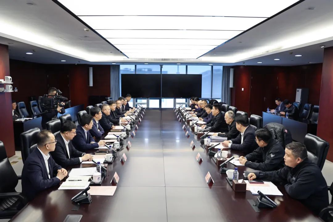華電集團(tuán)黨組副書(shū)記、總經(jīng)理葉向東與北京市副市長(zhǎng)高朋舉行會(huì)談