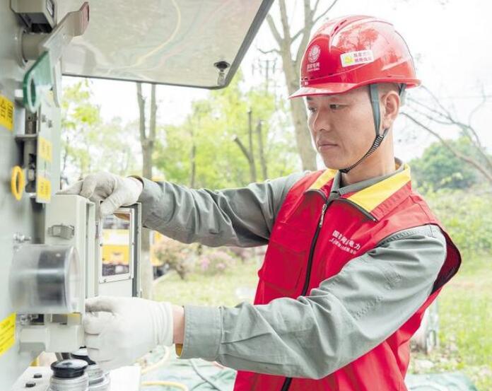 賀彪：星城萬(wàn)家燈火，“帶電護(hù)衛(wèi)”用心守候