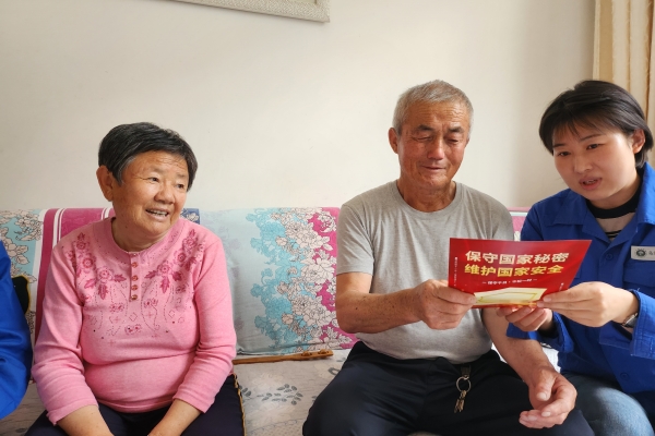 內(nèi)蒙古電力公司烏海千里山供電公司黨支部、工會(huì)、團(tuán)支部（青工委）開展“蒙電愛心光明行”保密宣傳活動(dòng)