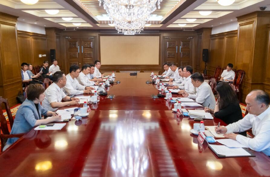 大唐集團總經(jīng)理、黨組副書記張傳江與阜新市委書記胡濤、市長周鵬舉會談