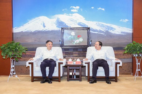 華能集團有限公司黨組書記、董事長溫樞剛拜會克州黨委書記王學(xué)東