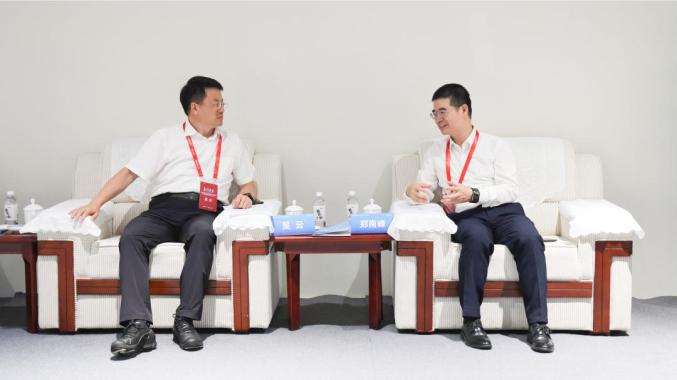 吳云與中國科學院院士、中國氫能聯(lián)盟戰(zhàn)略指導