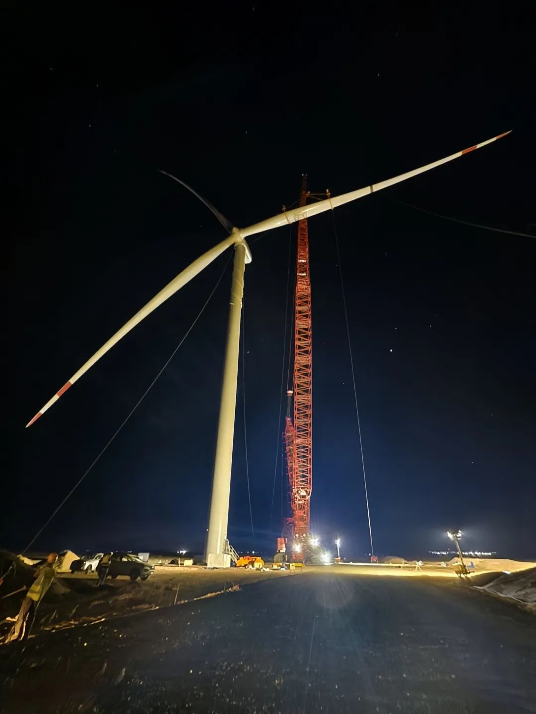 中石化起運公司沙特Neom風(fēng)電項已完成17臺風(fēng)機(jī)吊裝