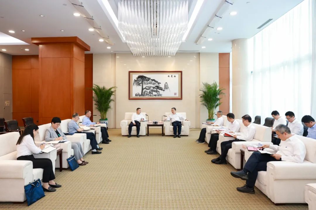 華能集團(tuán)公司總經(jīng)理張文峰會(huì)見(jiàn)中國(guó)國(guó)新董事長(zhǎng)徐思偉、總經(jīng)理莫德旺