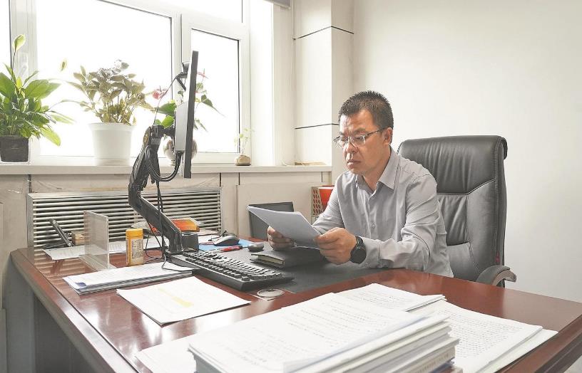 張忠鋒：為三江源頭百姓富裕、生態(tài)美好探索奔忙