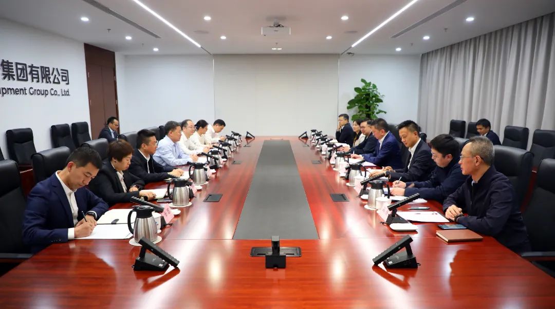 中國電氣裝備黨委書記、董事長李洪鳳會見上海