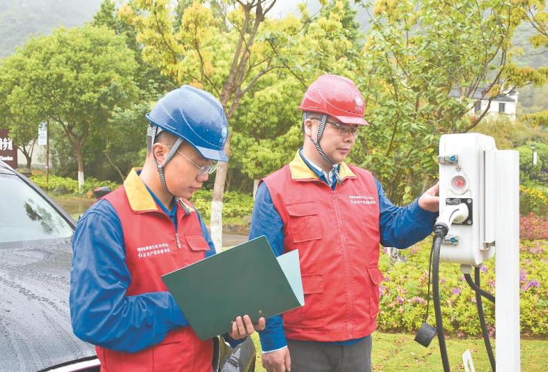 陳鳴：“空心村”變“開(kāi)心村”，供電服務(wù)總相伴