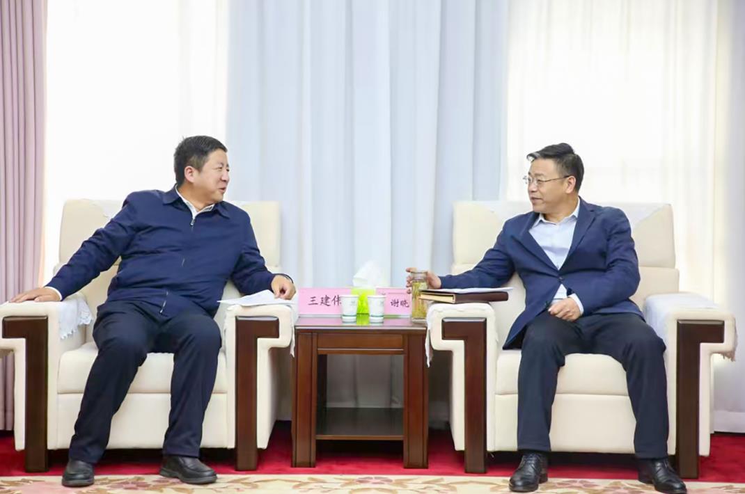 大唐甘肅公司黨委書記、董事長王建偉與甘肅能化集團黨委書記、董事長謝曉鋒會談