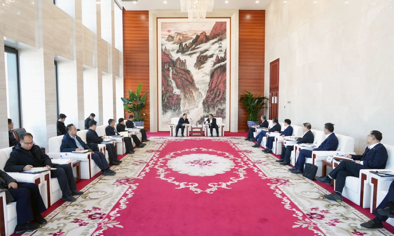 中國(guó)能建董事長(zhǎng)宋海良、總經(jīng)理倪真與中國(guó)南水北調(diào)集團(tuán)董事長(zhǎng)汪安南、總經(jīng)理孫志禹會(huì)談