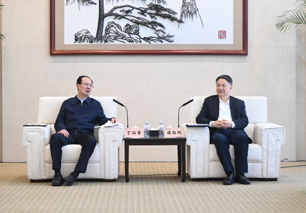 丁焰章與中國(guó)華能董事長(zhǎng)、黨組書記溫樞剛會(huì)談