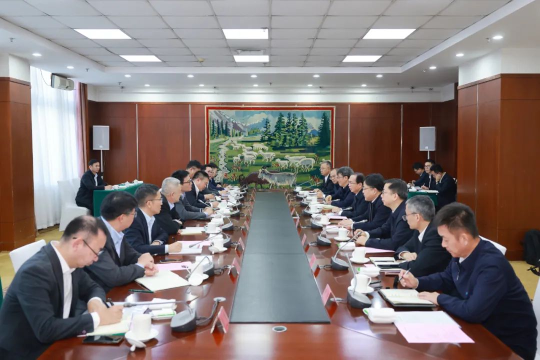 華電集團黨組書記、董事長江毅與上海電氣黨委書記、董事長吳磊舉行會談