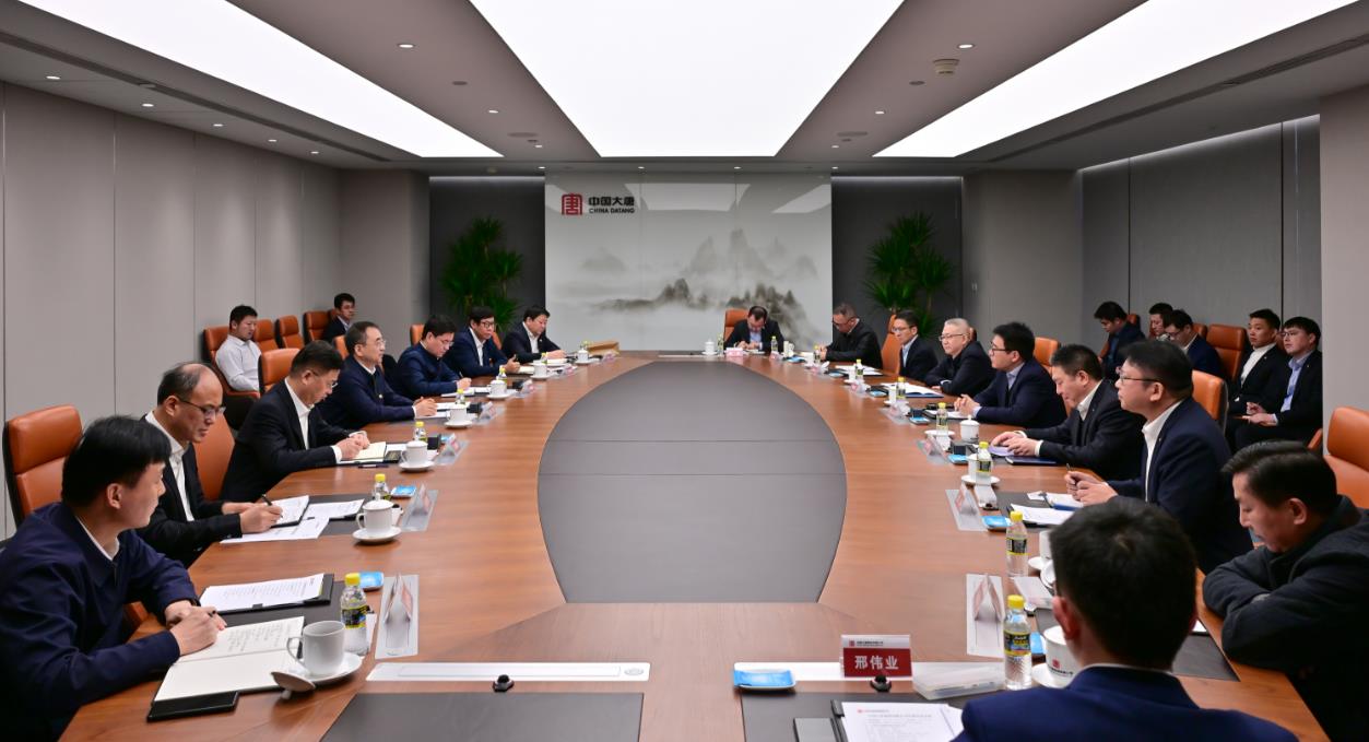 大唐集團黨組書記、董事長鄒磊與上海電氣黨委書記、董事長吳磊會談