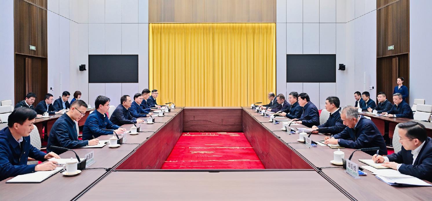中國(guó)大唐集團(tuán)董事長(zhǎng)鄒磊、總經(jīng)理張傳江與國(guó)家電網(wǎng)董事長(zhǎng)張智剛、總經(jīng)理龐驍剛會(huì)談