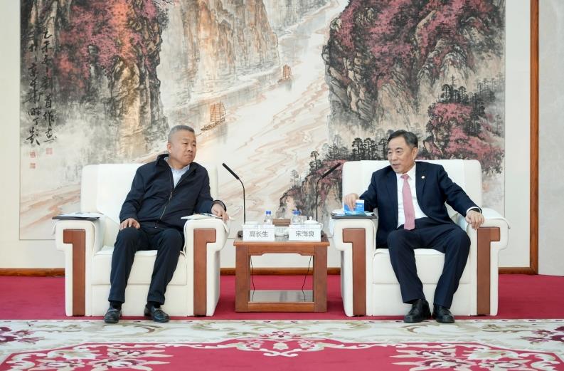 中國能建黨委書記、董事長宋海良與山東發(fā)展集團(tuán)黨委書記、董事長高長生會(huì)談