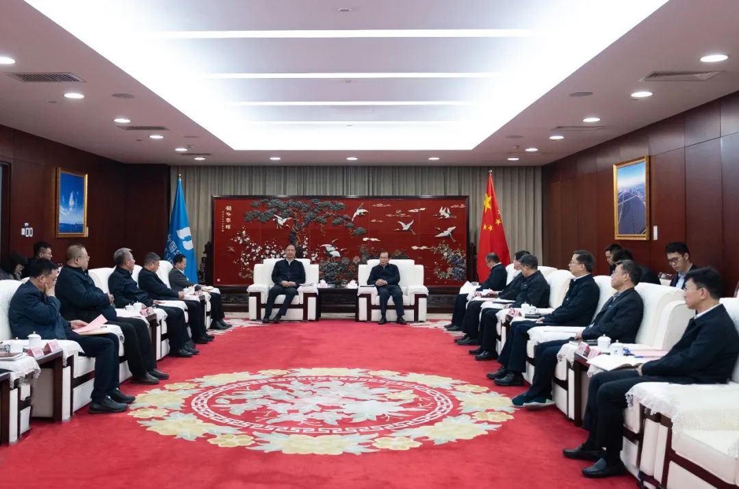 江毅與山西省委常委、常務(wù)副省長(zhǎng)盧東亮舉行會(huì)談