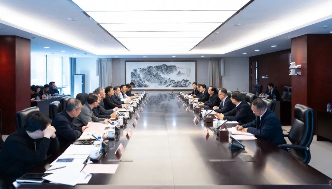 華電集團(tuán)董事長(zhǎng)、黨組書(shū)記江毅與北京市政府黨組成員、副市長(zhǎng)文獻(xiàn)舉行會(huì)談