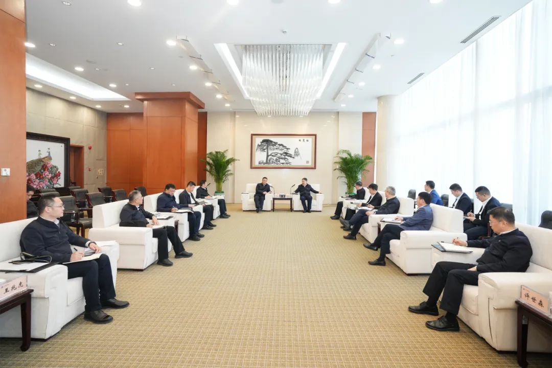華能集團(tuán)董事長(zhǎng)溫樞剛、總經(jīng)理張文峰會(huì)見(jiàn)哈電集團(tuán)董事長(zhǎng)曹志安、總經(jīng)理黃偉